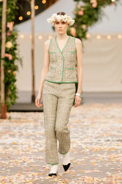 Look 8